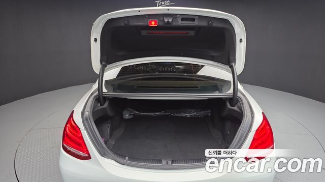 Mercedes-Benz C-Class 2018 — photo 20