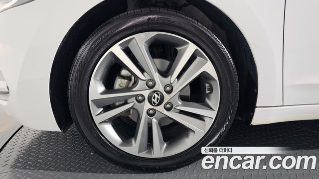 Hyundai AVANTE 2018 — photo 5