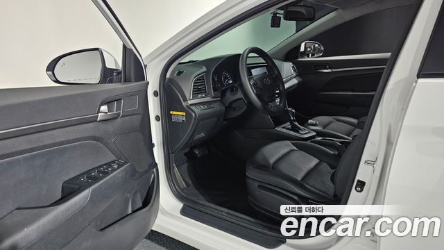 Hyundai AVANTE 2018 — photo 13