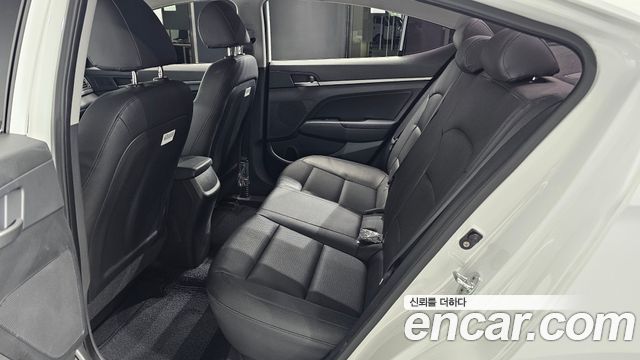 Hyundai AVANTE 2018 — photo 18