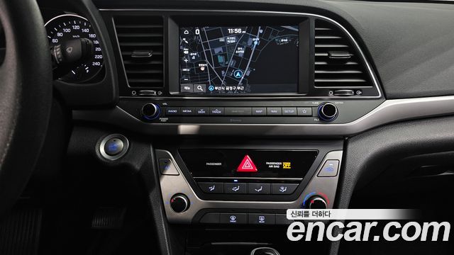 Hyundai AVANTE 2018 — photo 19