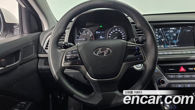 Hyundai AVANTE 2018 — photo 21