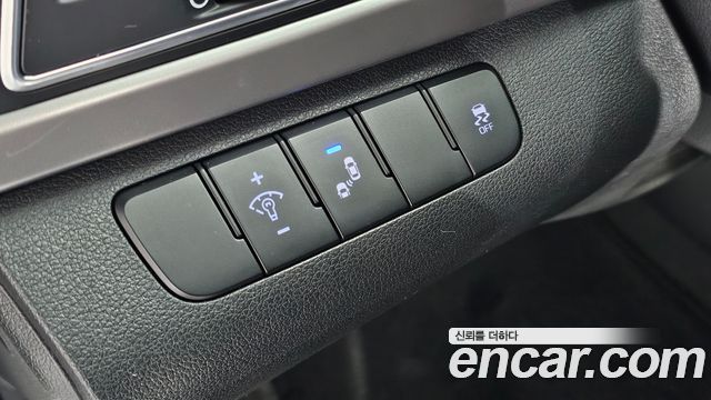 Hyundai AVANTE 2018 — photo 26