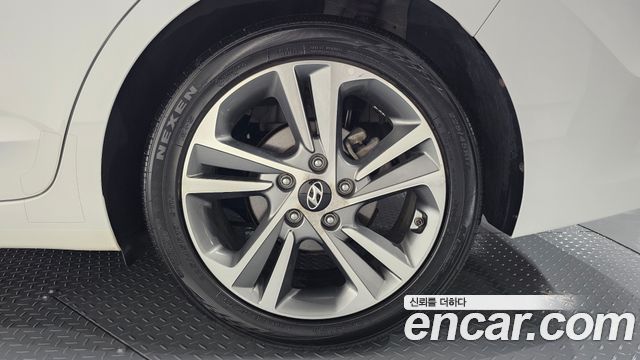 Hyundai AVANTE 2018 — photo 7