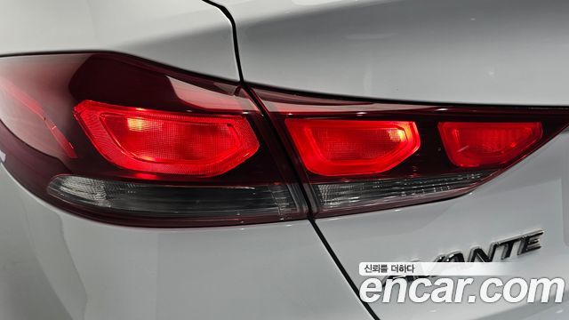 Hyundai AVANTE 2018 — photo 9