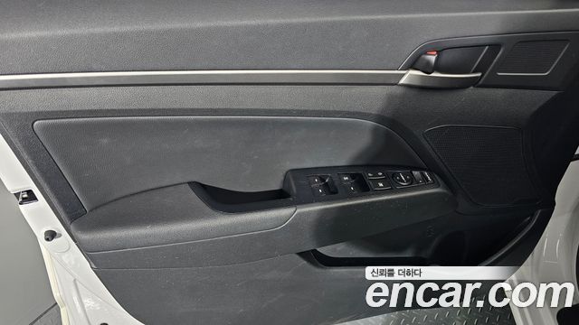 Hyundai AVANTE 2018 — photo 14