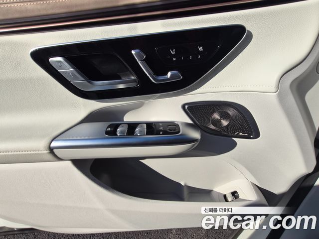 Mercedes-Benz EQE 2023 — photo 16