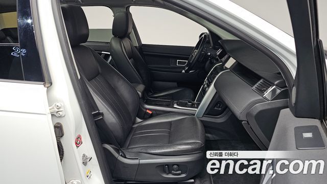 Land Rover Discovery Sport 2019 — photo 16