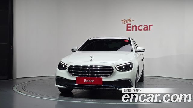 Mercedes-Benz E-Class 2023 — photo 3
