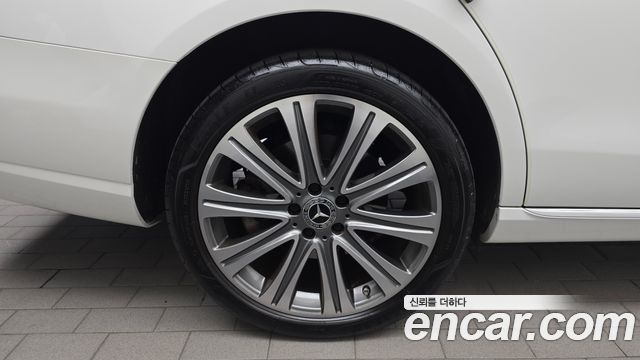 Mercedes-Benz E-Class 2023 — photo 5