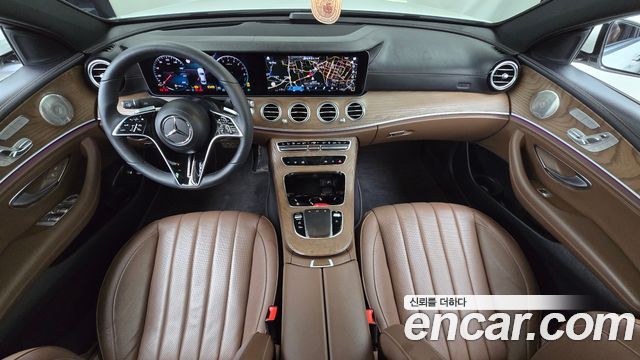 Mercedes-Benz E-Class 2023 — photo 10