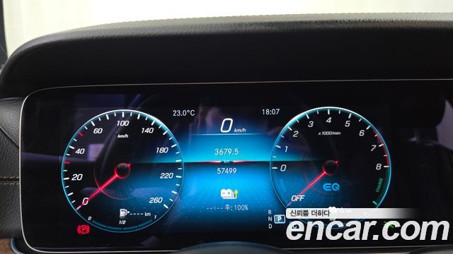 Mercedes-Benz E-Class 2023 — photo 11