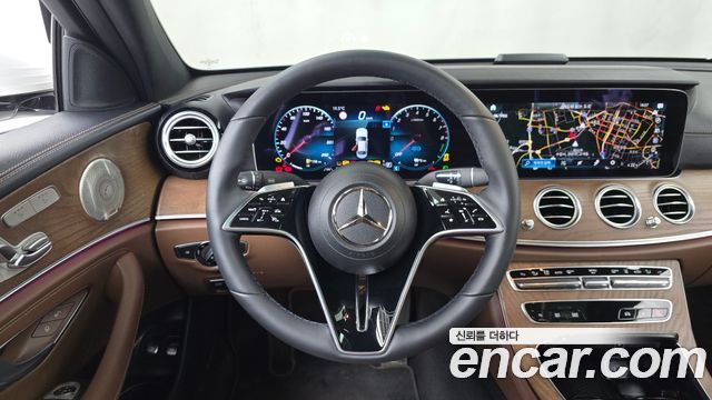 Mercedes-Benz E-Class 2023 — photo 19