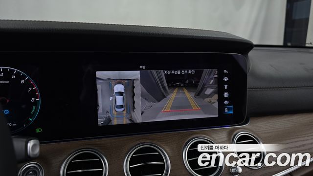 Mercedes-Benz E-Class 2023 — photo 20