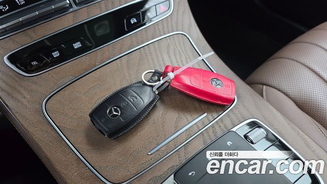 Mercedes-Benz E-Class 2023 — photo 21