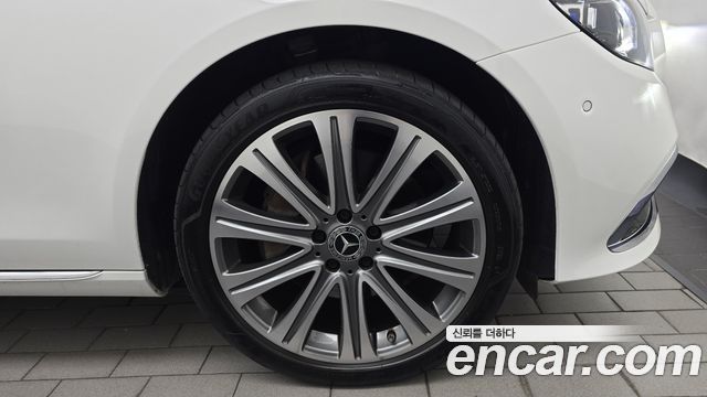 Mercedes-Benz E-Class 2023 — photo 7