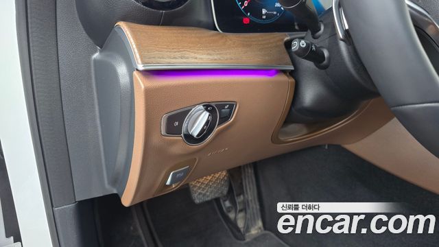 Mercedes-Benz E-Class 2023 — photo 27