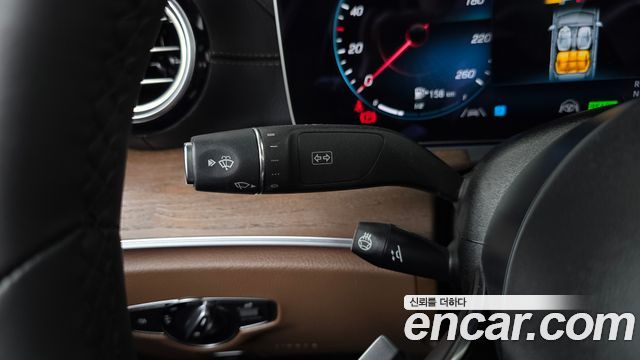 Mercedes-Benz E-Class 2023 — photo 28
