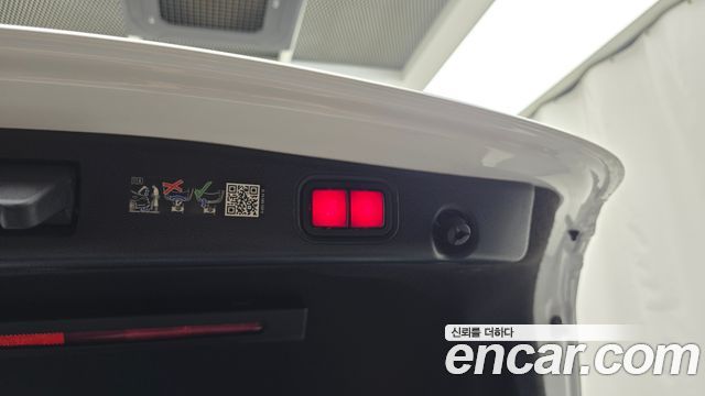 Mercedes-Benz E-Class 2023 — photo 30