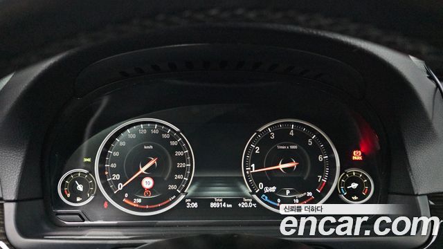 BMW 5-Series 2015 — photo 8