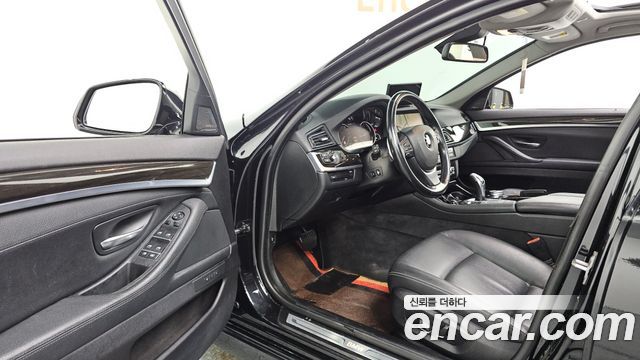 BMW 5-Series 2015 — photo 10