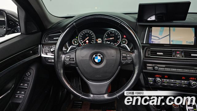 BMW 5-Series 2015 — photo 12