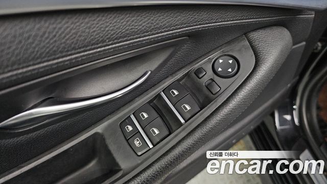 BMW 5-Series 2015 — photo 16