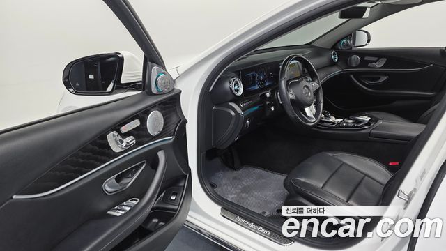 Mercedes-Benz E-Class 2018 — photo 10