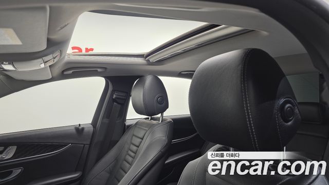 Mercedes-Benz E-Class 2018 — photo 16