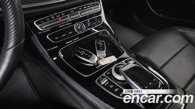 Mercedes-Benz E-Class 2018 — photo 19