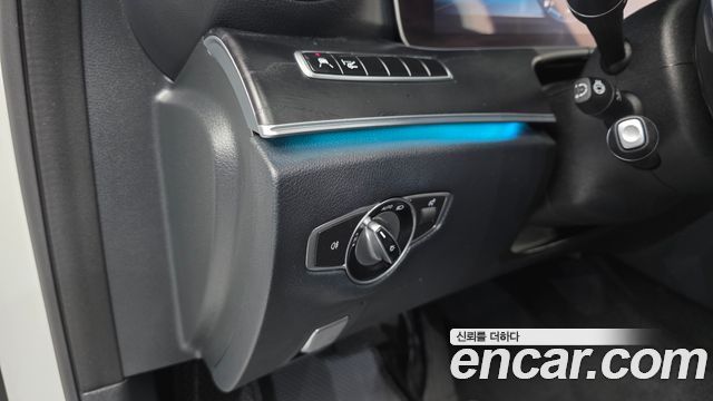Mercedes-Benz E-Class 2018 — photo 20