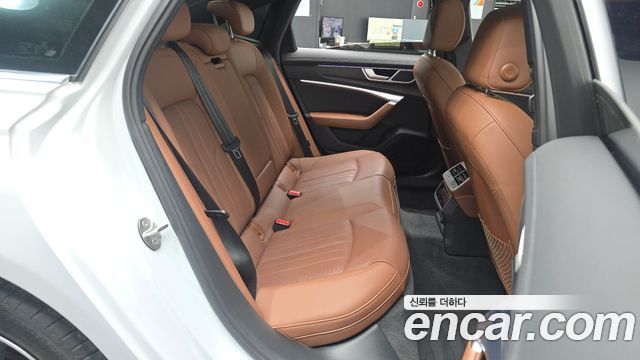 Audi A6 2021 — photo 17