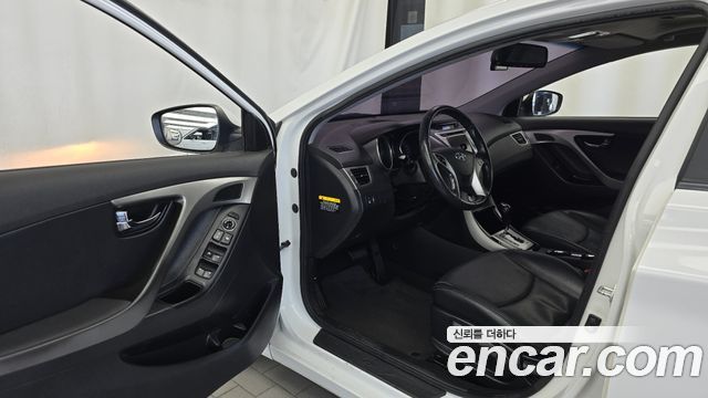 Hyundai AVANTE 2012 — photo 10