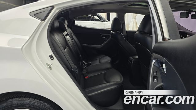 Hyundai AVANTE 2012 — photo 12