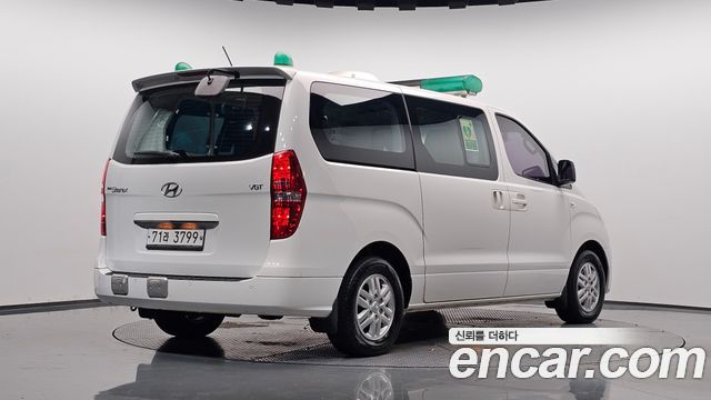 Hyundai Starex 2017 — photo 2