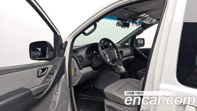 Hyundai Starex 2017 — photo 10