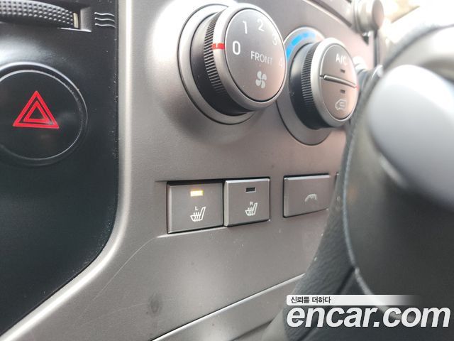 Hyundai Starex 2011 — photo 16