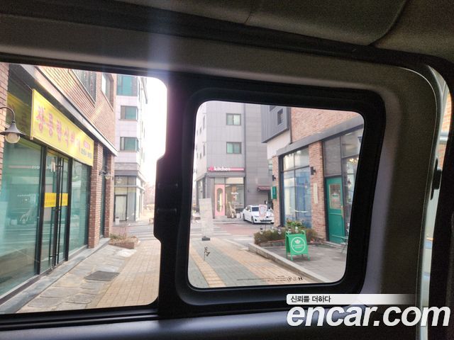Hyundai Starex 2011 — photo 18