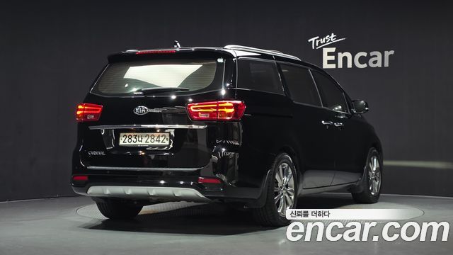 Kia Canival 2020 — photo 2