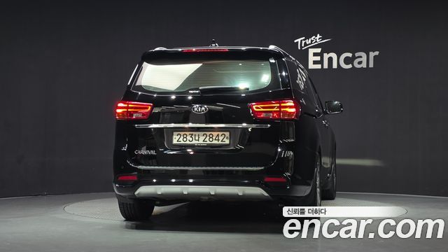 Kia Canival 2020 — photo 4
