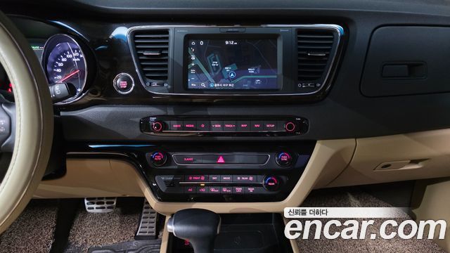 Kia Canival 2020 — photo 20