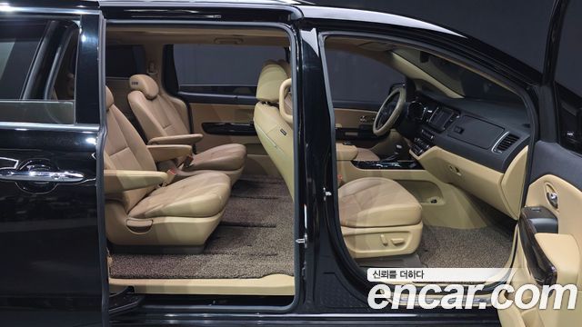 Kia Canival 2020 — photo 16