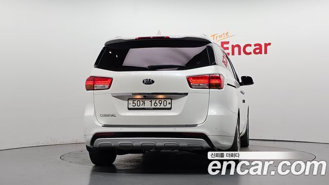 Kia Canival 2018 — photo 4