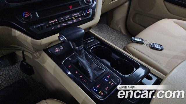 Kia Canival 2018 — photo 9