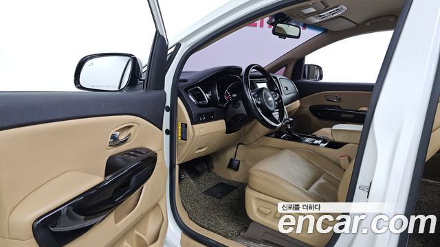 Kia Canival 2018 — photo 10