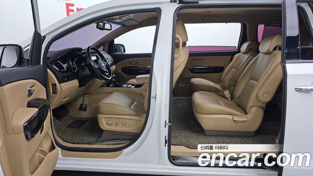 Kia Canival 2018 — photo 11