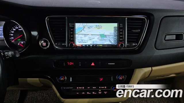 Kia Canival 2018 — photo 13