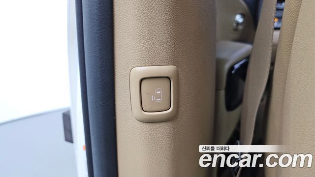 Kia Canival 2018 — photo 17