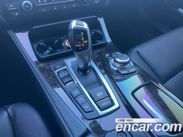 BMW 5-Series 2013 — photo 8