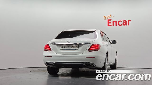 Mercedes-Benz E-Class 2020 — photo 4